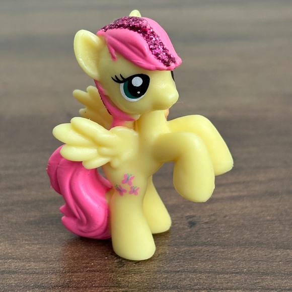 2010 MY LITTLE PONY Blind Bag Wave 15 Glitter FLUTTERSHY Figure 2"  Cake Topper - Picture 1 of 8